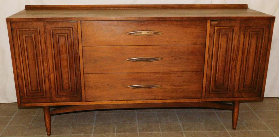 Walnut MCM Credenza, (Sculptra by Broyhill Premier) (1 of 10)