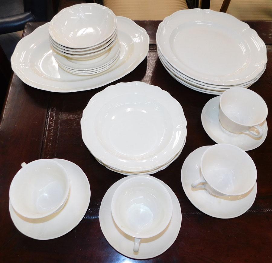 27 Piece Wedgwood Queen Shape Dinner Set (1 of 4)