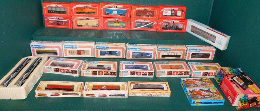 American Flyer Electric Train Set, (Train Engine, Cars, (1 of 10)