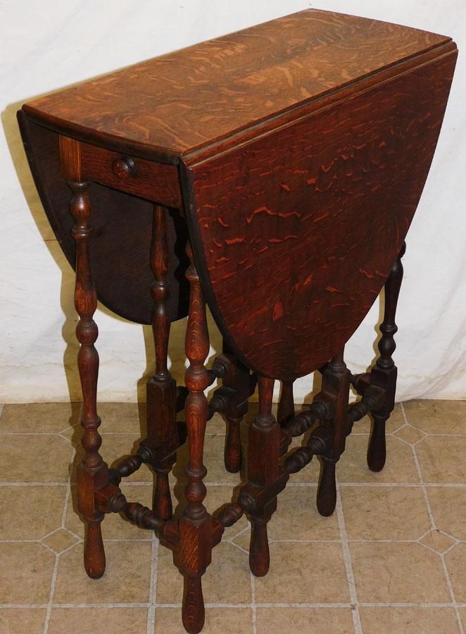 Diminuitive English Quarter Sawn Oak Gateleg Table (1 of 6)