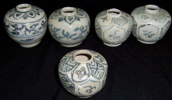 15th century Ming Dynasty Vietnamese jarlets: 15th century Ming Dynasty Vietnamese blue and white jarlets from Hoi An Hoard shipwreck.