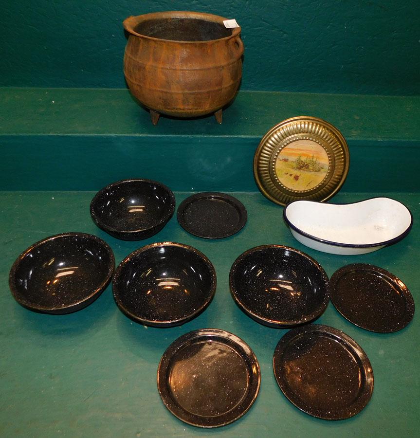 Small Cast Iron Pot & Vintage Enamel Items (1 of 3)