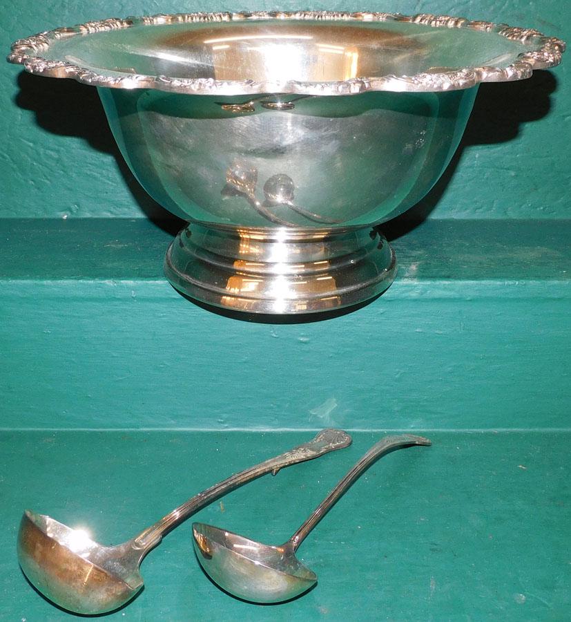 Silverplate Punch Bowl & 2 Ladles (1 of 4)