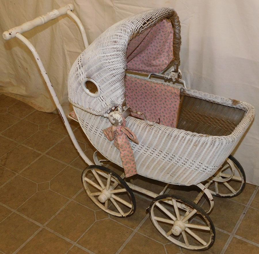 Wicker Doll Carriage (1 of 2)