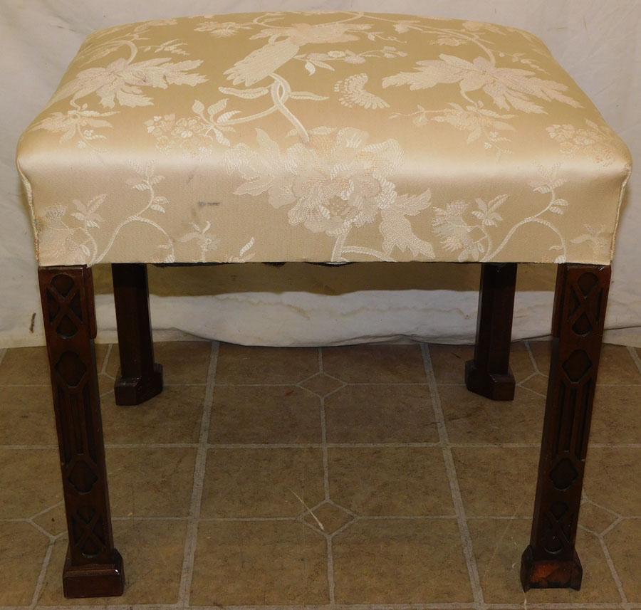 Chinese Chippendale Mahogany Uph Top Bench: Chinese Chippendale Mahogany Upholstered Top Bench . 21 1/4" W 17 1/2" D 20" H