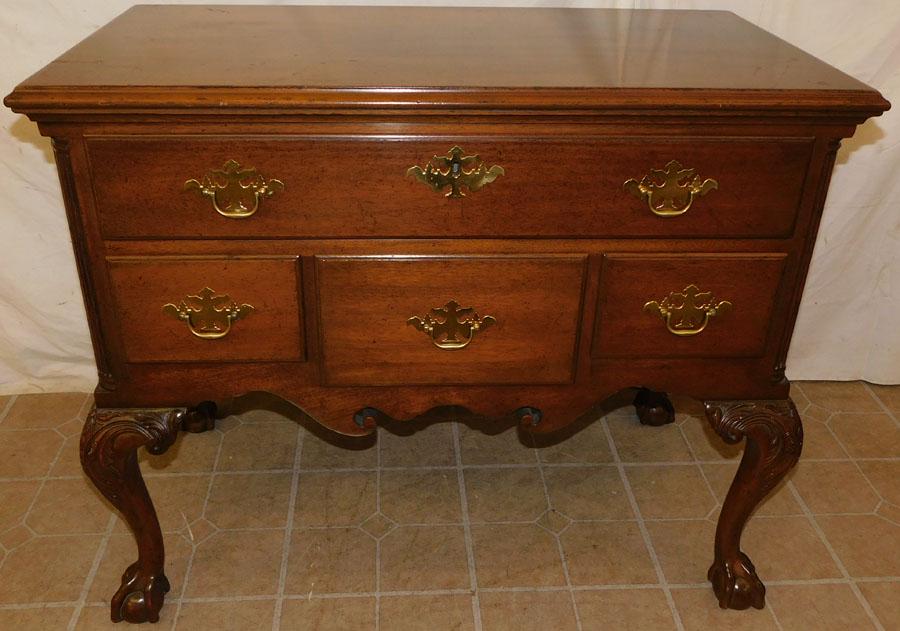 Mahogany Chippendale Lowboy By C.W. Kittinger (1 of 8)