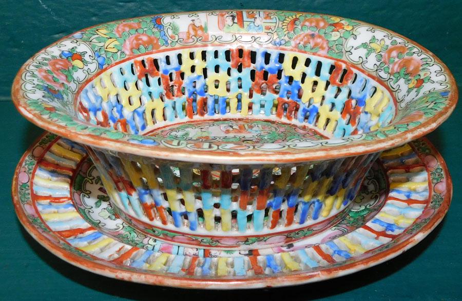 Rose Medallion Retic Chestnut Basket W/ Under Plate (1 of 4)