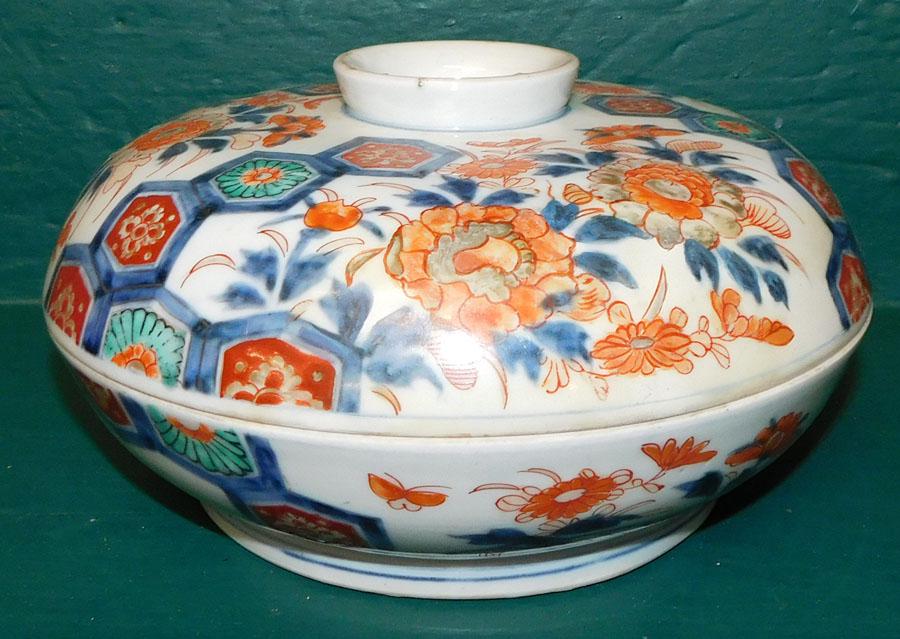 19th C Imari Covered Dish - Lid Has Been Restored (1 of 4)