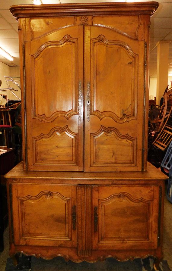 18th C Walnut 2 Part Hutch (1 of 8)