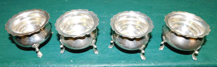 Set 4 English Sterling Footed Salts  ( 4.2 Toz) (1 of 3)