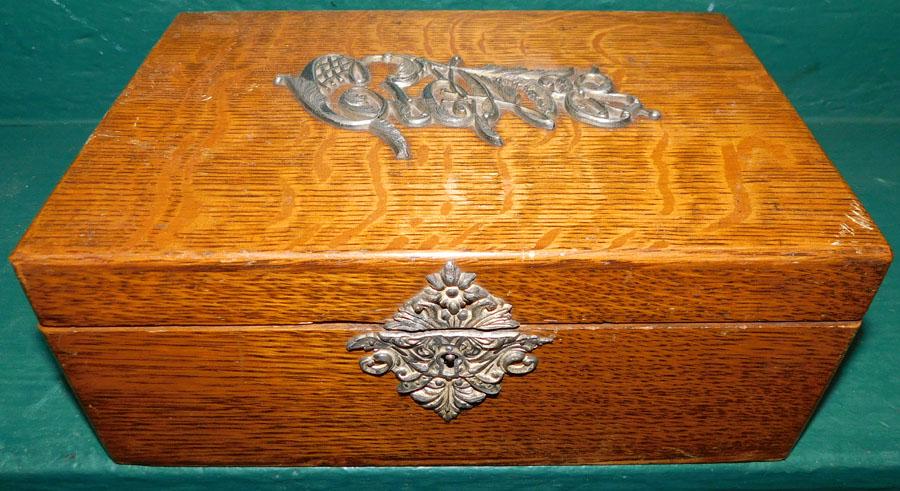 Antique Tiger Oak Humidor (1 of 3)