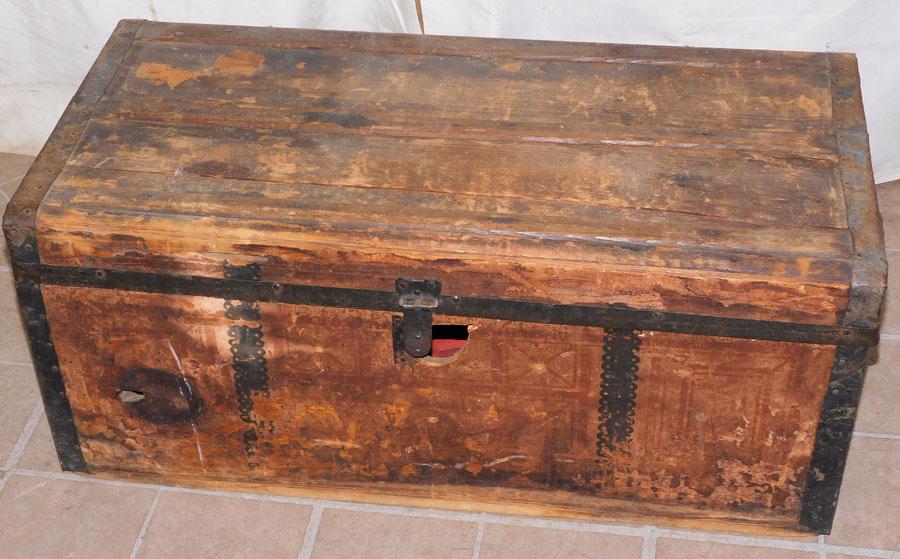 Childs Toy Trunk & Pair Horse Collars (1 of 2)