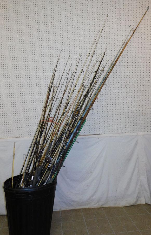 Large Collection Of Salt & Fresh Water Rod & Reels: Large Collection Of Salt & Fresh Water Rod & Reels ( Trash Can Not Included).