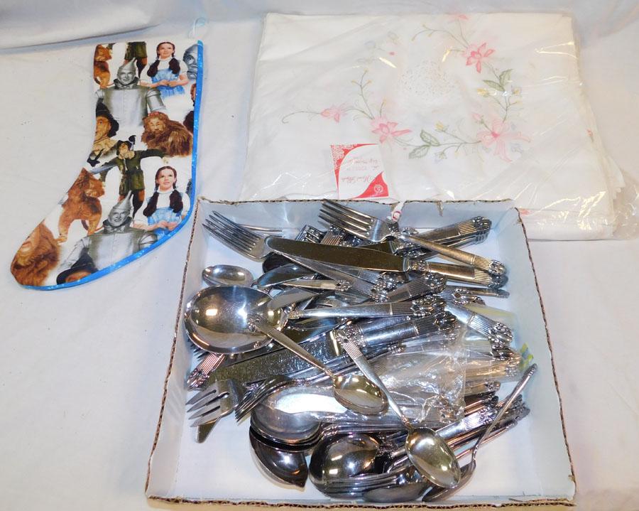 Lot Silver Plate Flatware &  Linens (1 of 4)