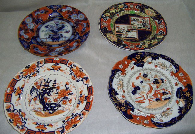 4 Oriental decorated Masons Ironstone plates: 4 Oriental decorated Masons Ironstone plates . 10 1/4" diameter.