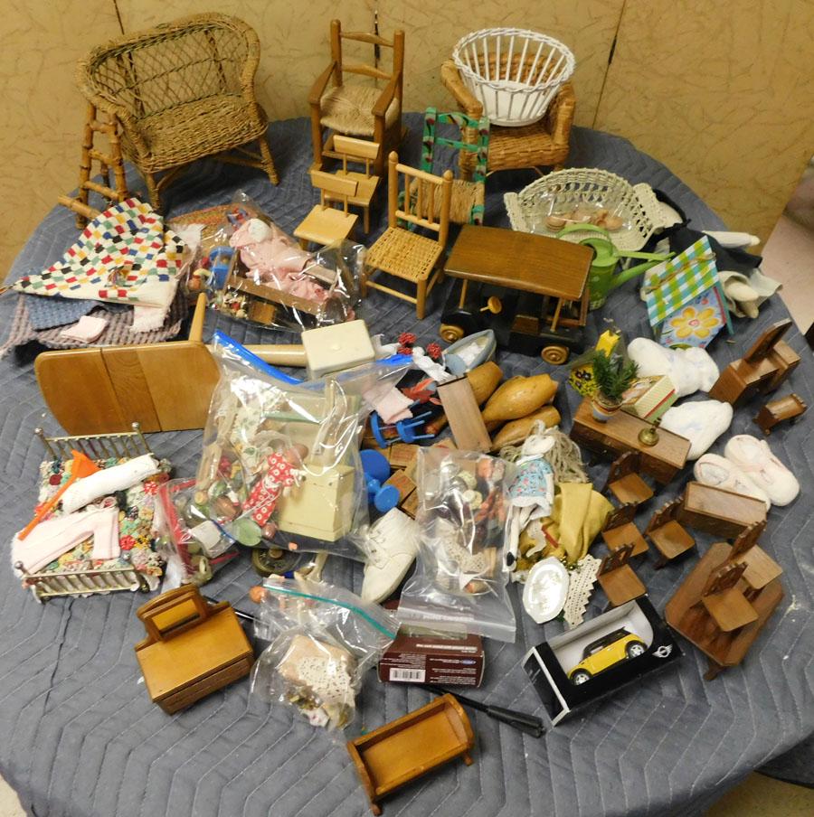 Lot Doll Furniture & Misc. Dolls Items (1 of 7)