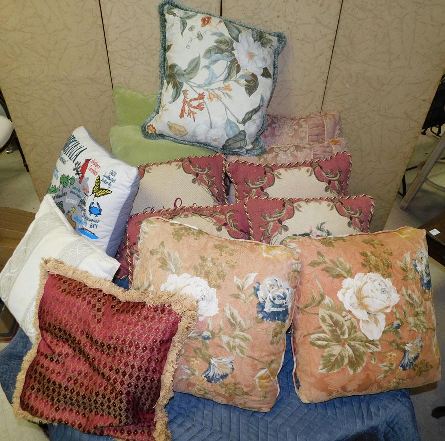 Lot Decorator Pillows (1 of 9)