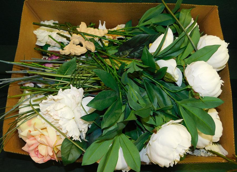 Lot Artificial Flowers (1 of 3)