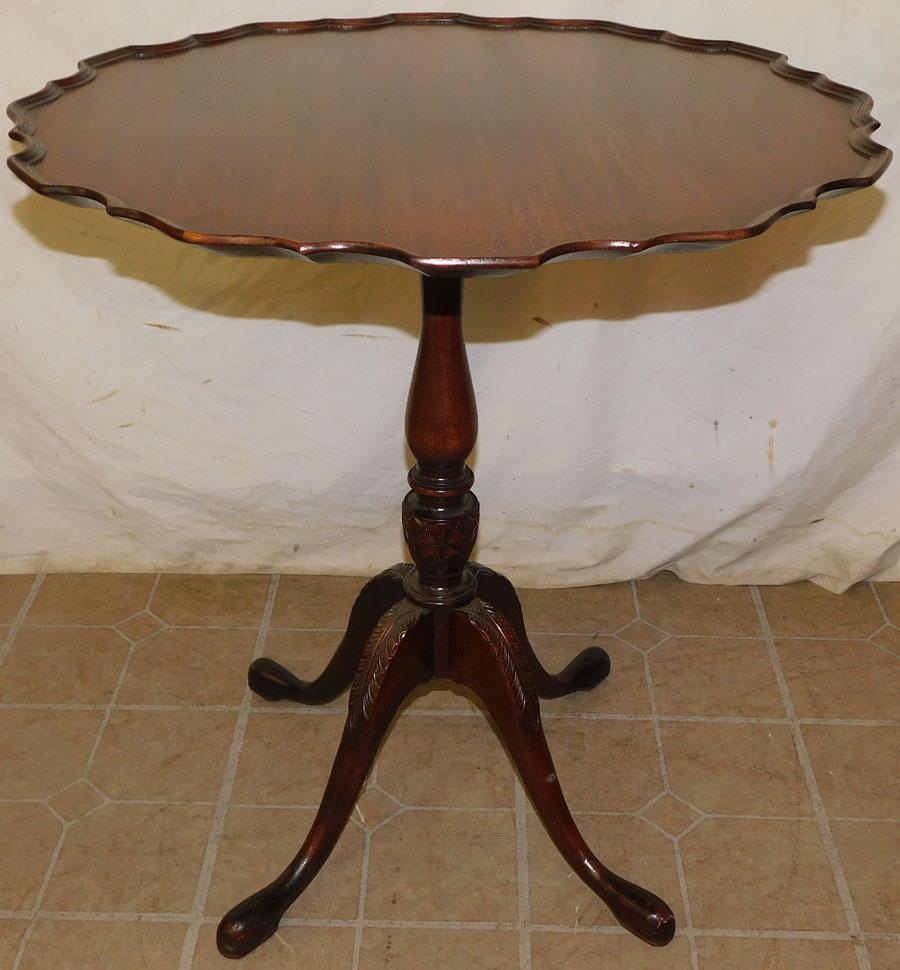 Mahogany Queen Anne Tilt Top Pie Crust Table (1 of 5)