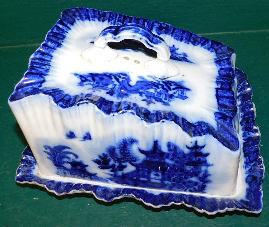 Blue & White Transfer Flow Blue Willow Pattern Cheese Keep: Blue & White Transfer Flow Blue Willow Pattern Cheese Keep. 8" W 9 3/4" D 4 3/4" H