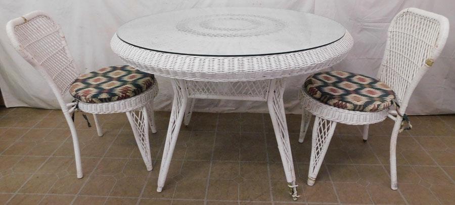 Wicker Round Table with Glass Top & 2 Chairs (1 of 4)