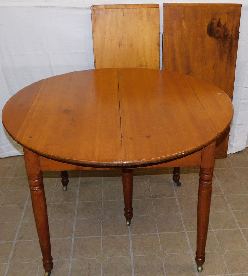 Antique Cherry Dining Table with 2 Leaves (1 of 5)