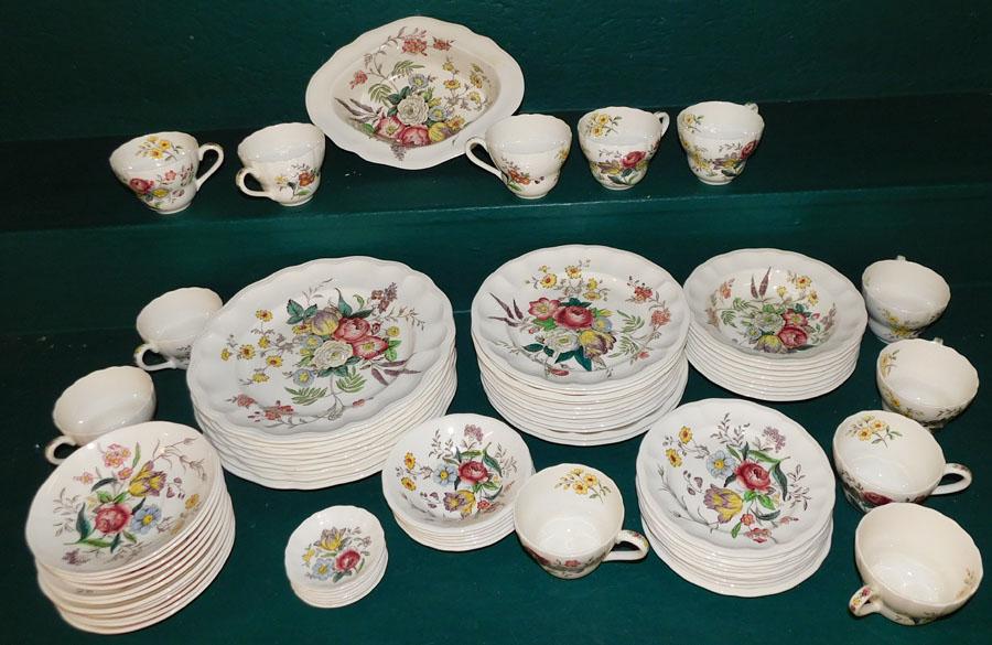 76 Pcs Copeland Spode Dinnerware "Gainsborough" (1 of 3)
