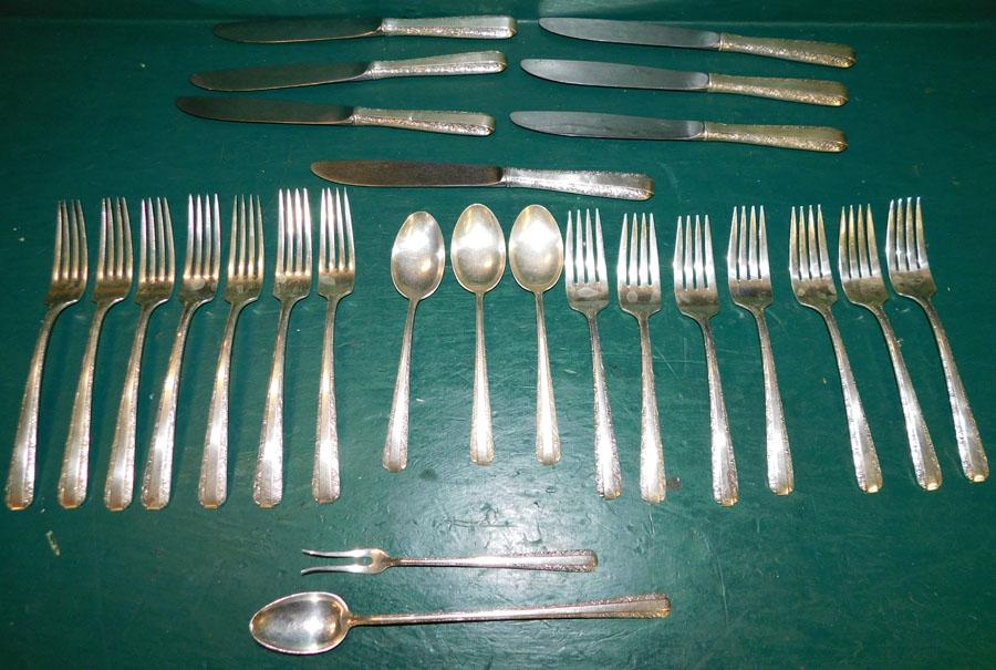 26 Pc Towle "Candlelight" Flatware (39.6 Toz Weighable) (1 of 4)