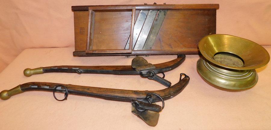 Lot Vintage Primitive Country Items (1 of 3)