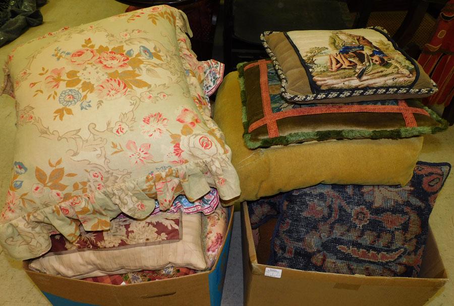Lot Of Pillows: Lot Of Pillows.