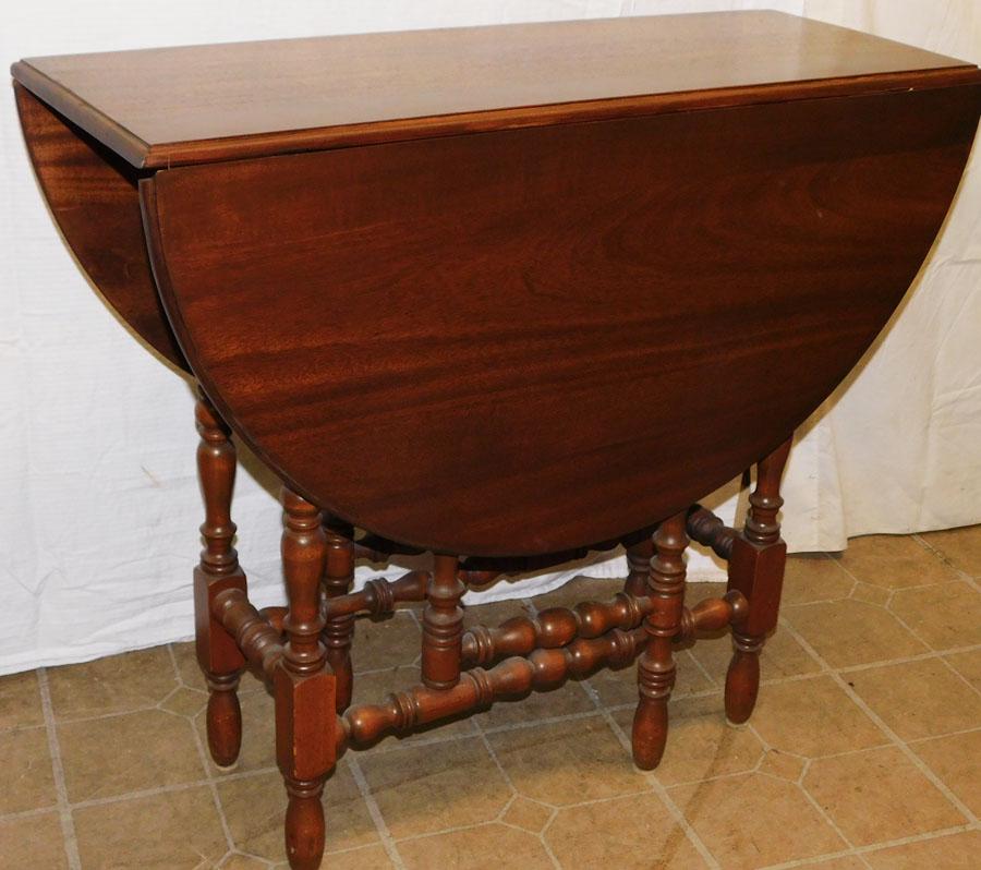 Walnut Gateleg Table (1 of 3)