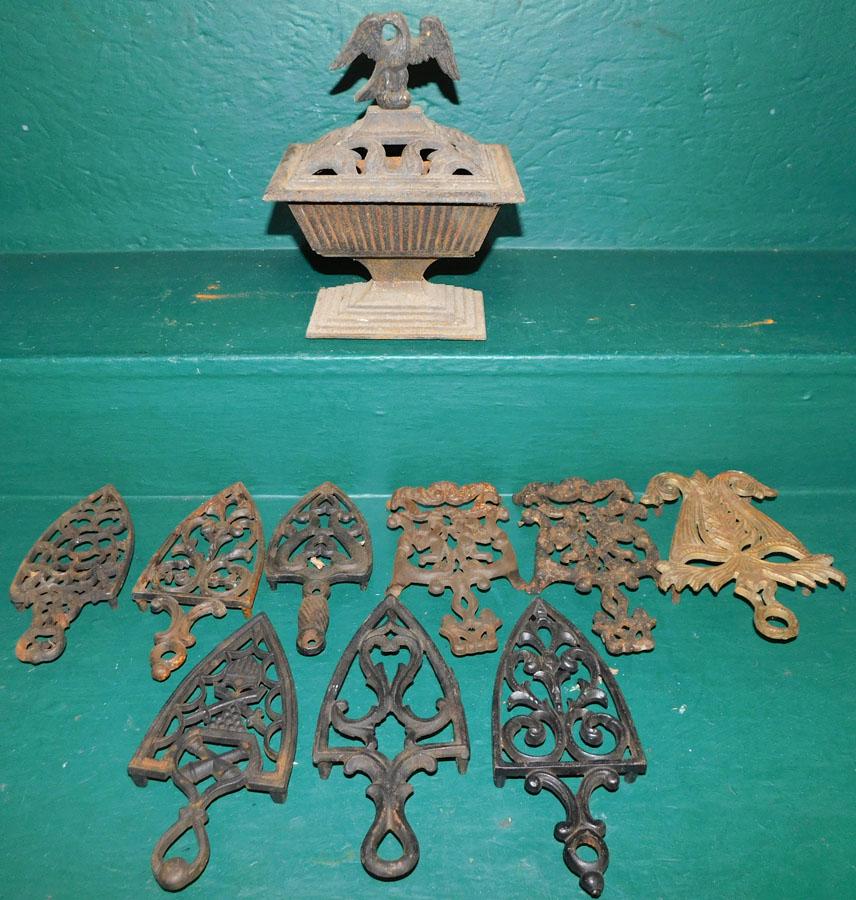 Lot Cast Iron Trivets & Cast Iron Sensor (1 of 4)