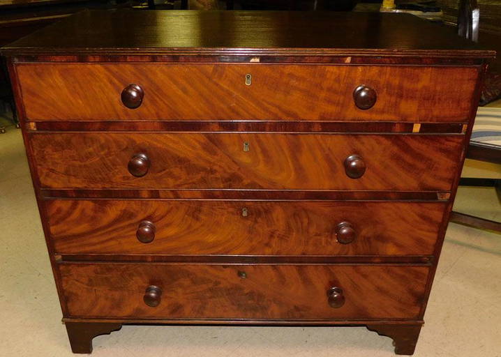 19th C Mahogany 4 Drawer Bachelor's Chest (0051) on May 30, 2022