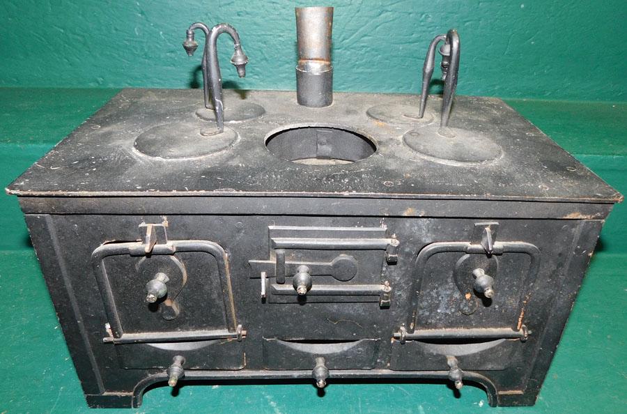 Metal Childs Stove: Metal Childs Stove. 16 1/2" W 9 3/4" D 8 3/4" H
