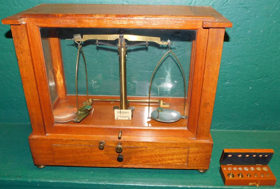 Antique Scale In Mahogany Case W/ Weights (1 of 7)