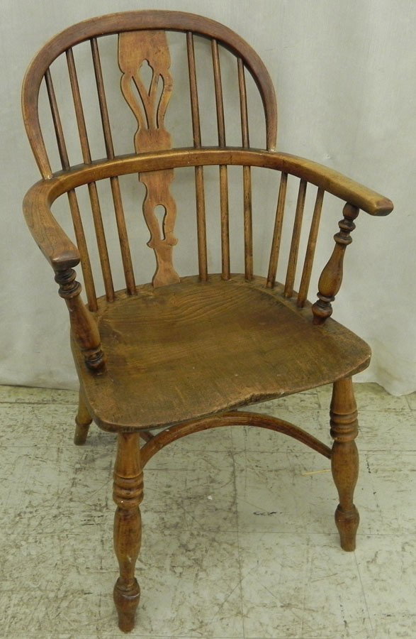 19th c. English Windsor arm chair circa 1800.: 19th century English Windsor arm chair circa 1800.