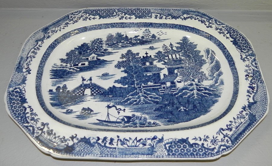 Early transfer Blue Willow platter.: Early transfer Blue Willow platter. 17 1/2"x 12 1/4".