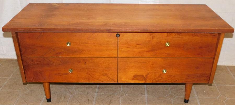 Mid-Century Modern Walnut Cedar Lined Storage Box By Lane (1 of 7)