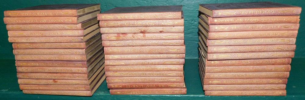 40 Leather Bound Volumes Of William Shakespeare Works - Dated 1901 (1 of 5)
