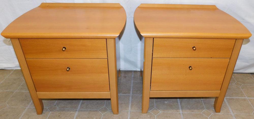 Pair Maple Night Stands (1 of 3)