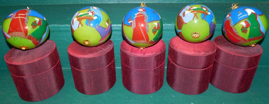 Lot 5 Pier 1 Biel Nativity Glass Ornaments: Lot 5 Pier 1 Biel Nativity Glass Ornaments.