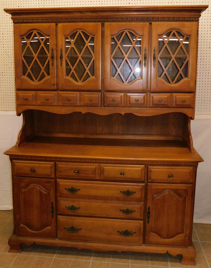 Maple 2 Part Hutch By Bassett Furniture Co