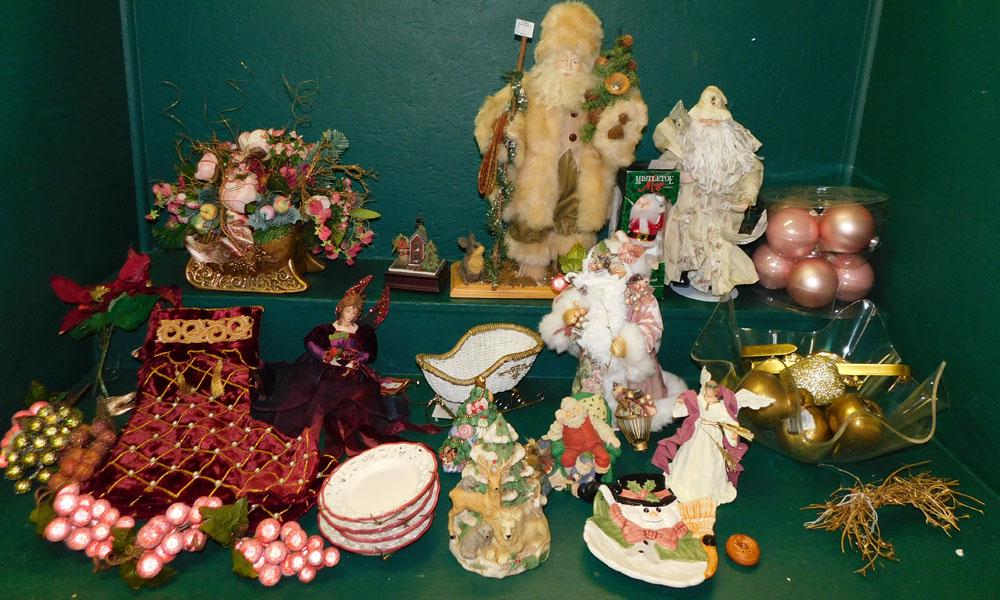 Lot Of Christmas Decorations: Lot Of Christmas Decorations.