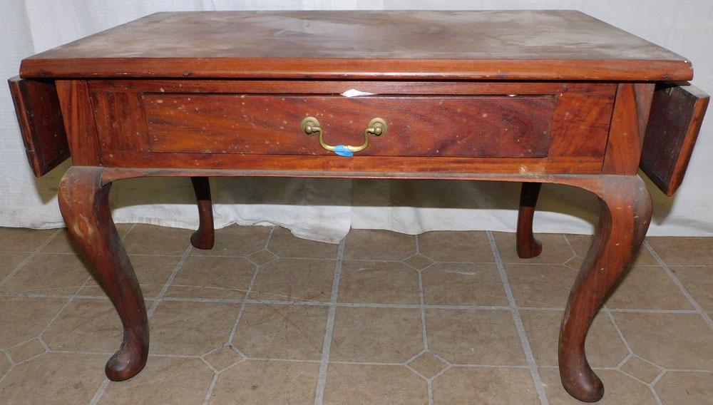 Walnut Queen Ann Drop Leaf Table (1 of 3)