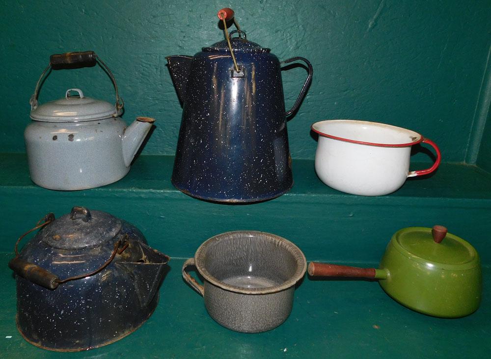 Lot Vintage Enamel Ware (1 of 4)