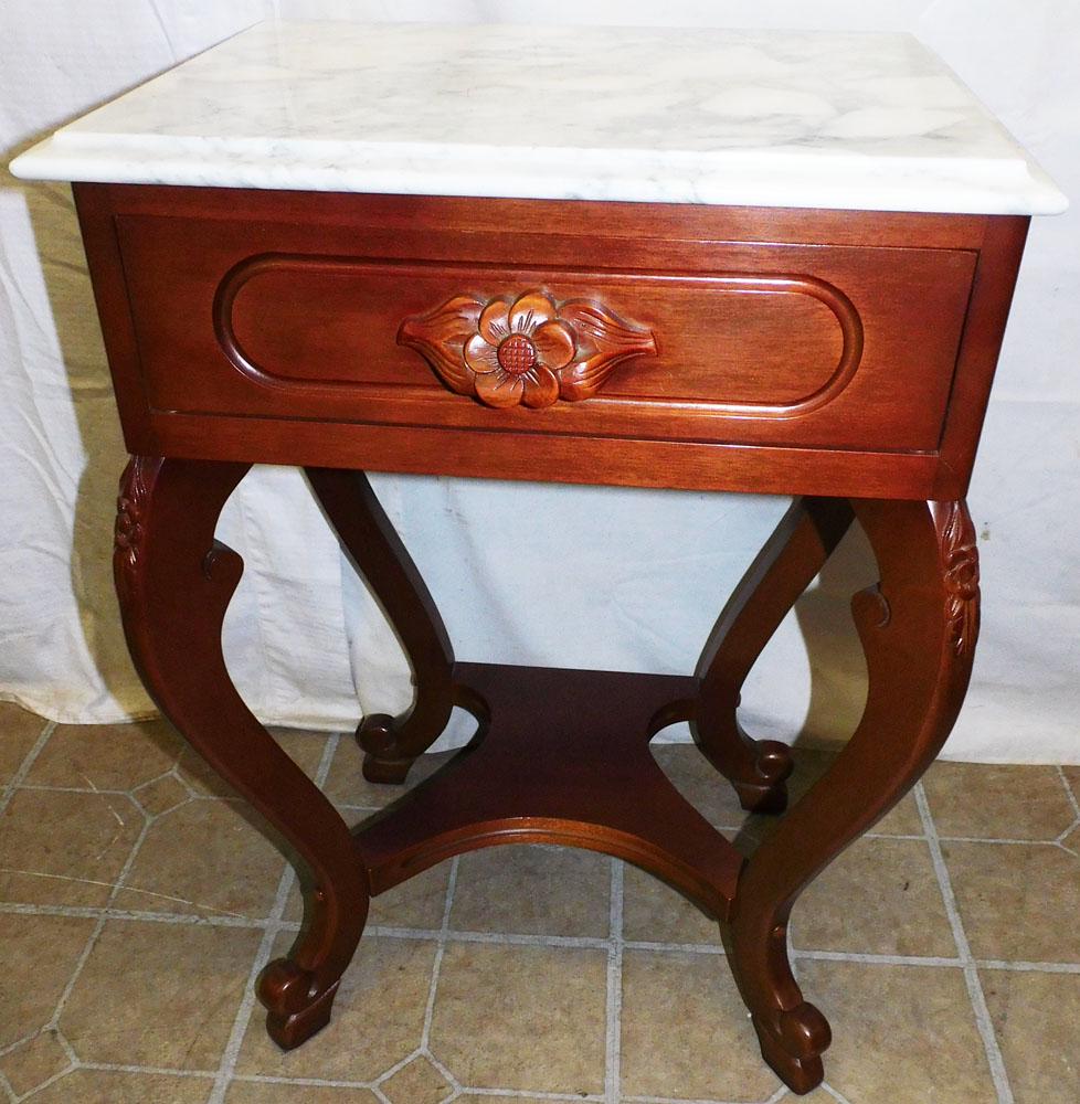 Victorian Style  Mahogany Marble Top End Table (1 of 3)