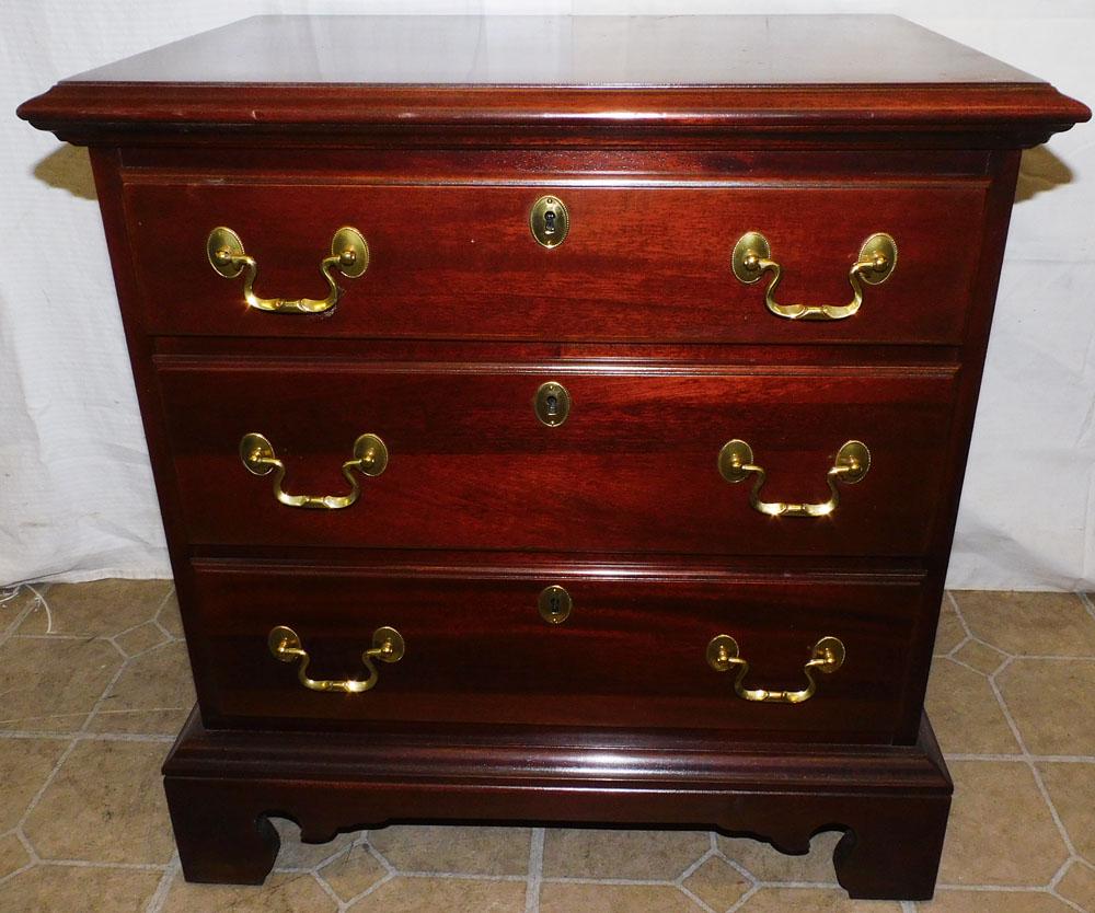 Mahogany 3 Drawer Night Stand By Heirloom Gallery (1 of 4)
