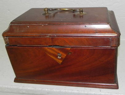 18th century mahogany Chippendale tea caddy: 18th century mahogany Chippendale tea caddy, as is.