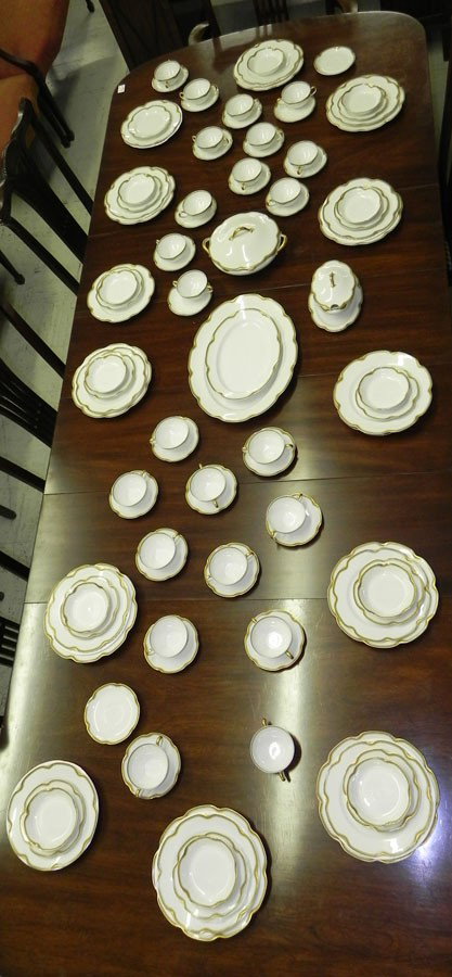 (92) piece Theodore Havilland Limoges dinner set: (92) piece Theodore Havilland Limoges dinner set.