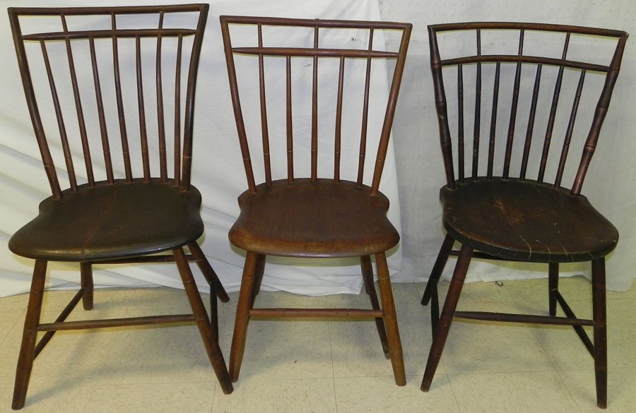 (3) American comb back Windsor side chairs.: (3) American bamboo turned comb back Windsor side chairs.